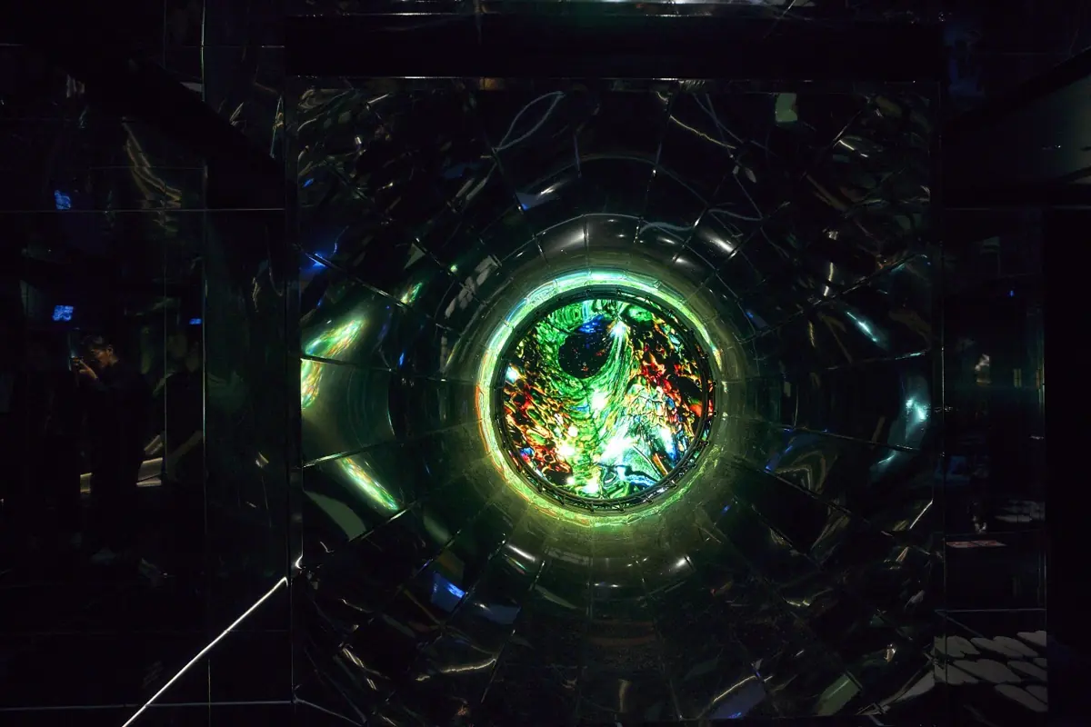 A green portal in the mirrored Gate